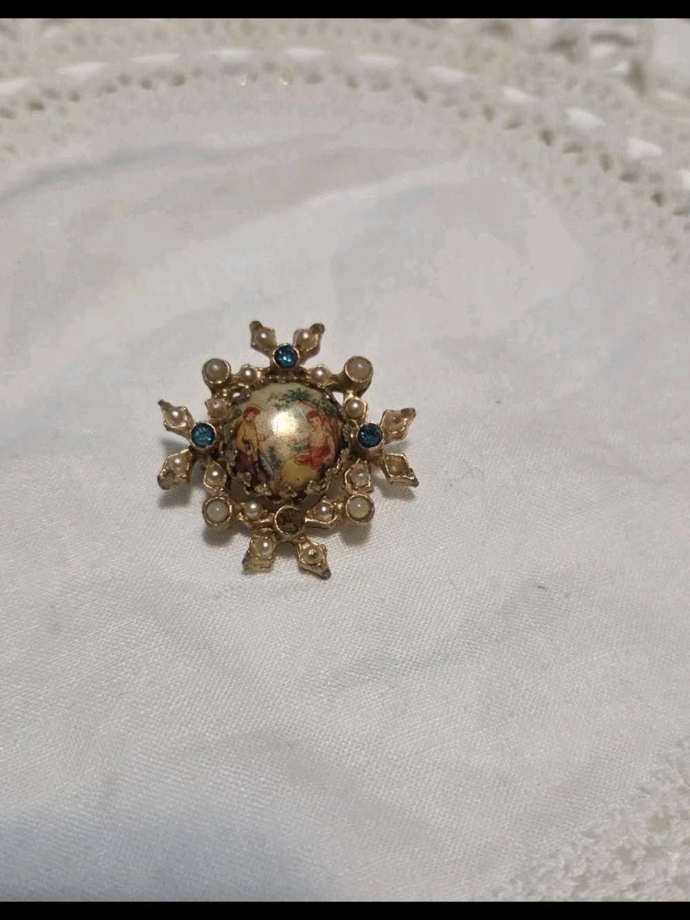 Karu Brooch, Renaissance, Romantic, Vintage